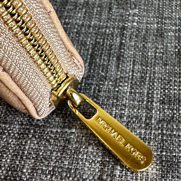 Michael Kors EUC Quilted soft leather full zip wallet tan beige nude - Picture 7 of 17